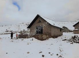 Merkeze Yakın, Doğaya Komşu: 15 Kmde Taş Ev Fırsatı!