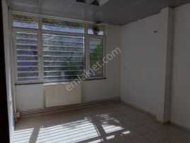 Remax Elma'dan Esat Caddesi'nde Kiralık Dükkan