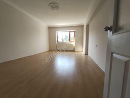 Yılmaz Gayrimenkul'den Ara Kat Park Cepheli Geniş M2 Li Fırsat Kiralık Daire