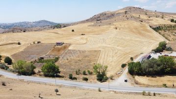 **tatlar Da Asfalt Üstü Hisseli Tapu Tel Örgülü Bulunmaz Fırsat*
