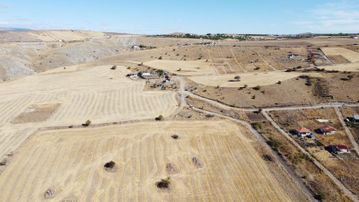 Gicik De Emsallarin Altında Yol Kenarı Manzaralı 2.600 Metre