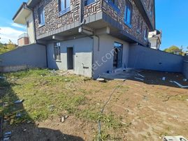 Sakarya Kocaalide Müstakil Bahçe Kullanımlı Villa!!!