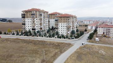 *altınova Da Yüksek Kat İmarlı Bi Daire Getirili Şehrin İçinde**