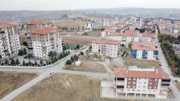 *altınova Da Yüksek Kat İmarlı Bi Daire Getirili Şehrin İçinde**