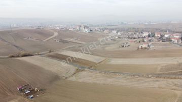 -*altınova Da Bi Daire Getirili 220 Metre 8 Katlı Bölgede*-*