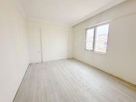 S.içerisinde Açık Cephe Muhteşem Genişlikte 2+1 Katbahçeli Daire