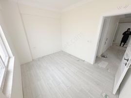 S.içerisinde Açık Cephe Muhteşem Genişlikte 2+1 Katbahçeli Daire