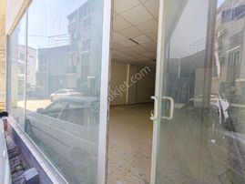 100 M2 Merkezi Ve Geniş Kullanımlı Dükkan