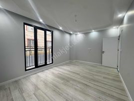 Net"ten Cadde Üzeri,asansörlü,çift Balkonlu,lüks 2+1 Ara Kat