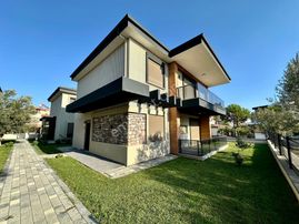 ✨akçay Ay Emlaktan✨tahtakuşlarda Denize 300 M Yeşillikler İçerisinde Huzur Bulacağınız 4+1 Villa