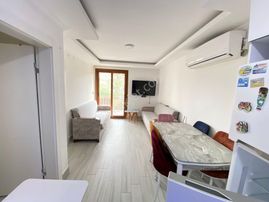 Ürkmez De Plaja 100m Havuzlu Site İçin'de 2+1 Satılık Daire