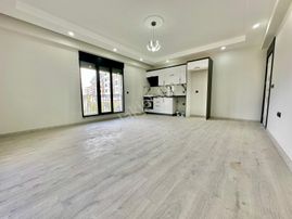 ꧁ay Emlaktan꧂akçay'da Kapalı Otoparklı Denize Yakın Müstakil Tadında Ön Cephe Satılık 2+1 Lüx Daire