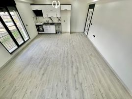 ꧁ay Emlaktan꧂akçay'da Kapalı Otoparklı Denize Yakın Müstakil Tadında Ön Cephe Satılık 2+1 Lüx Daire