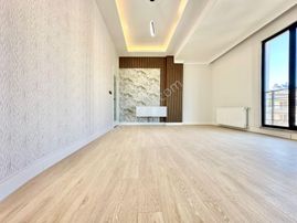 ꧁ay Emlak'tan꧂akçay'da Denize 500 Mt Kapalı Balkonlu Ayrı Mutfak Asansörlü Lüx Satılık 2+1 Daire