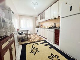 Kalcik Emlak'tan Azmi Hicret Camii Yakını Ara Katta Yaılı 3+1