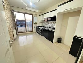 Bağcılar Havaalanı Kavşağında 3+1 Satılık Son Kat Taşınmaya Hazır Fırsat Daire