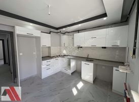 Sümbüller'den Eğitimciler Cd. Yakını Arakat Geniş 3+1 Daire