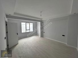 Ladies Emlaktan Asansörlü Geniş Ara Kat 2+1 Satılık Daire