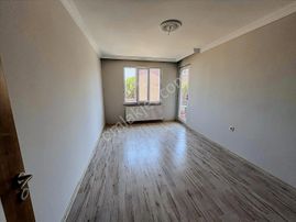 Gömeç Merkezi Konumda Satılık Ara Kat 2+1 Daire