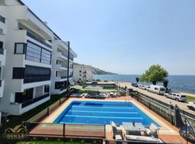 Halıdere Yalı Evlerinde Denize Sıfır Eşsiz Konumda 2+1 Daire