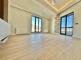 ꧁ay Emlaktan꧂akçay Altınkum'da Denize 500 M Kapalı Balkonlu Ayrı Mutfak Asansörlü Satılık 2+1 Daire