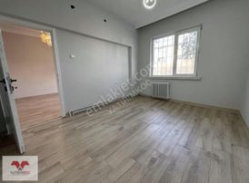 Vedat Dalokay Caddesi Jale Tezer Koleji Yanı İçi Yenilenmiş 2+1