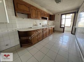 Büyükesat Mahallesi Uğur Mumcu Caddesi Kiralık Katta 3+1 Ofis