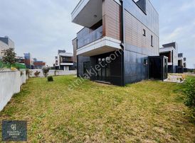 Silivri Ortaköyde Havuzlu Sitede Sıfır, İskanlı 4+1 Villa