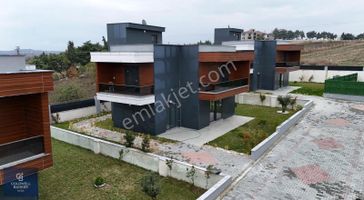 Silivri Ortaköyde Havuzlu Sitede Sıfır, İskanlı 4+1 Villa
