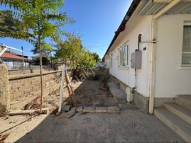 A-k Emlaktan Akşehir Tipi Mah Kombili Bakımlı 477 M2 Arsalı Müstakil Daire