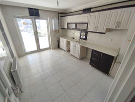 Feridunçelikte Kiralık 3+1 1048 Cadde Üzerinde Asansörlü