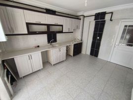 Feridunçelikte Kiralık 3+1 1048 Cadde Üzerinde Asansörlü