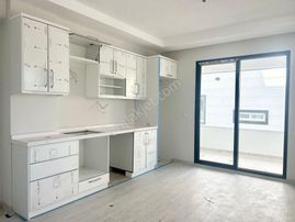 Yükselden Kadıköyde Ön Cephe Doğalgazlı Geniş Sıfır 1+1 Daire