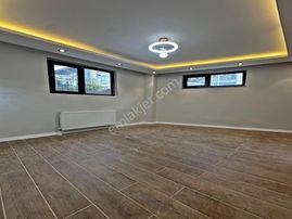 Özgür Yapı'dan Metrobüse Yakın İçi Ful Dekorlu Satılık Daire