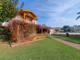 Seferihisar Ürkmez De 3+1 Havuzlu Site İçerisinde Satılık Villa