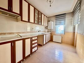 İmir Emlak'tan Pursaklar Merkez'dehastane Yak.3+1 Y.giriş 125m²