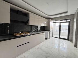 Beyhekim Mah. Parka Cephe Arakat 4+1 Kullanışlı Site İçi Daire