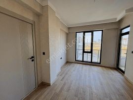 Beyhekim Mah. Parka Cephe Arakat 4+1 Kullanışlı Site İçi Daire