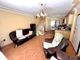 Kuşadasında Havuzlu Site İçerisinde 3+1 Tripleks Yazlık