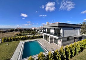 Ortaköy De 500 M2 Arsa İçinde, Müstakil Havuzlu Lüks Villa ...