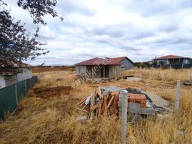 Aydıncıkta 400 M2 1+1 Evli Elektrik Su Aktif Bahçe