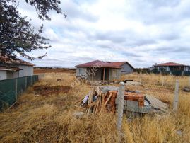 Aydıncıkta 400 M2 1+1 Evli Elektrik Su Aktif Bahçe