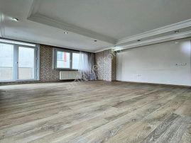 Güzelyurt Mahallesinde Metrobüse 1 Dk 3+2 Dubleks Daire