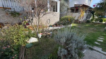 Burhaniye Pekitköy’de Tadilatlı, Eşyalı, Çatı Teraslı Yazlık Villa