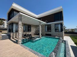 Didimde Kapalı Yüzme Havuzlu Lüks Villa