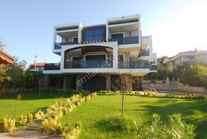 Balıkesir Ayvalık Ta Satılık Muhtesem Villa.denize Sıfır.