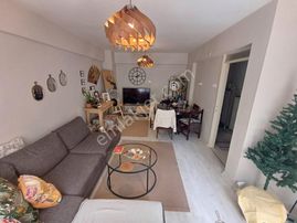 Mithatpaşa Cad Karataş Asansör Yakını Doğalgazlı Satılık Daire