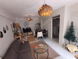 Mithatpaşa Cad Karataş Asansör Yakını Doğalgazlı Satılık Daire