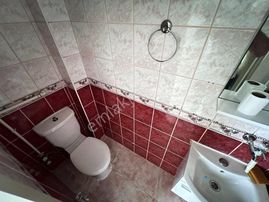 Atanora Vadi'den Öveçlerde Giriş Kat 3 Cepheli 2 Balkonlu Yapılı Kombili 2+1