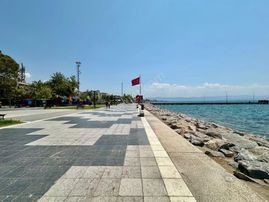 ꧁akçay Ay Emlaktan꧂yenimahallede Denize Sadece 50 M Ön Cephe Arakat İçi Komple Yenilenmiş 3+1 Daire